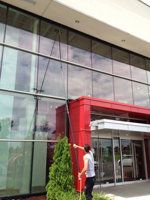 Lavage de vitre et vitrine à Montréal, Laval et Longueuil